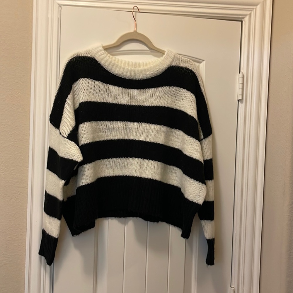 Cable Knit Cropped Sweater